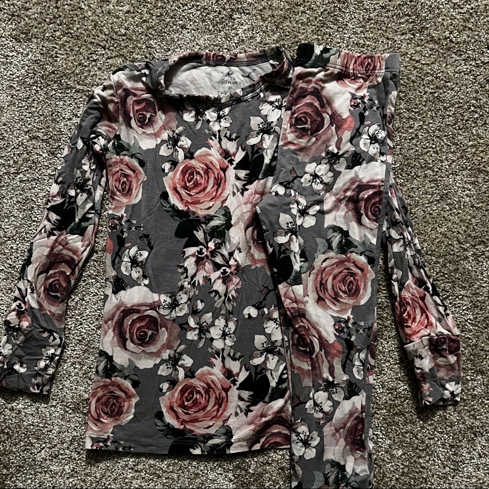 Super soft posh peanut 5T pajama set.